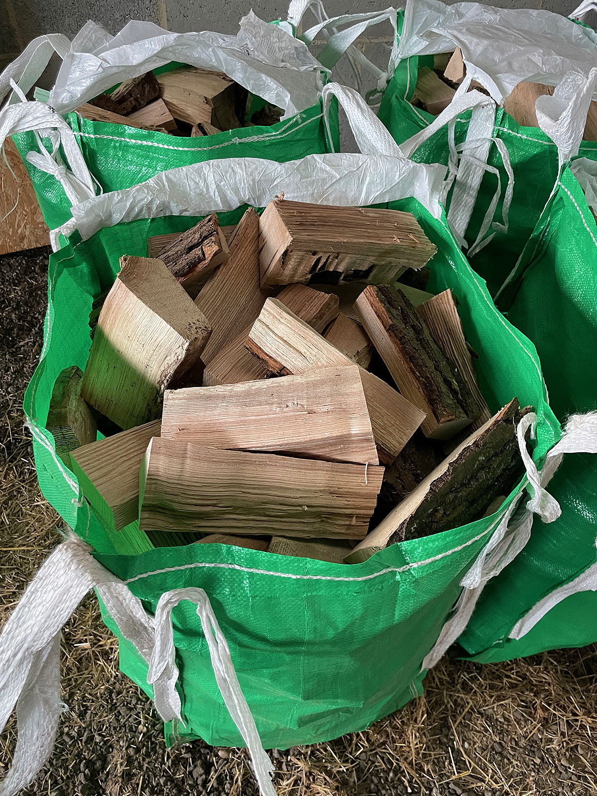 AirDried (Hardwood) Log Barrow Bag Quarter Cubic Meter Log Squad